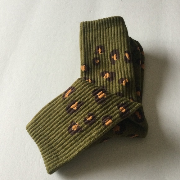 R13 LEOPARD JACQUARD PRINT CREW SOCKS OLIVE OS NWOT - Picture 8 of 8